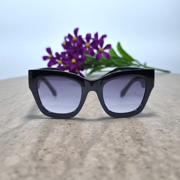 Quay Australia BY THE WAY Oversized Womens Sunglasses–Black / Smoke Gradient–NWT